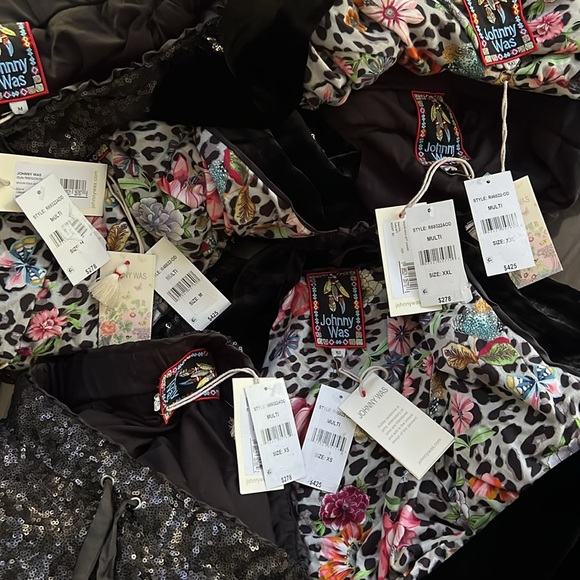 JOHNNY WAS SEQUIN DORIAN KIMONO AND SEQUIN GOLD JETT JOGGER SET. - Picture 16 of 16